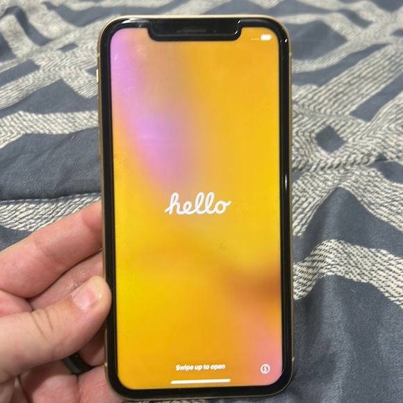 Apple iPhone SE yellow